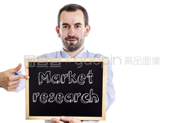 市场调查 有黑板的年轻商人如何洞察商机